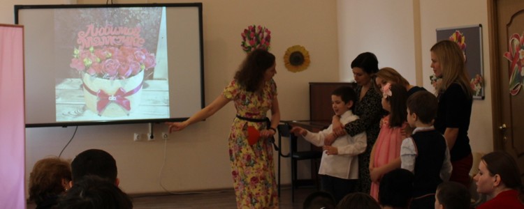 В школе "РАСсвет" состоялся праздничный концерт, посвященный международному женскому дню 8 Марта